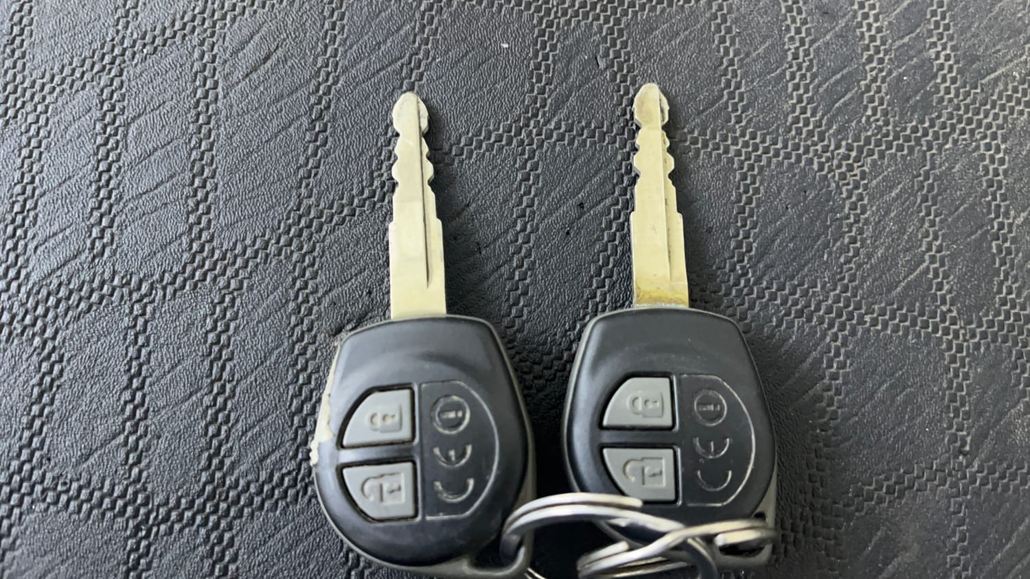 Used 2017 Maruti Suzuki Dzire VXi AMT Petrol Automatic extra CAR KEY VIEW