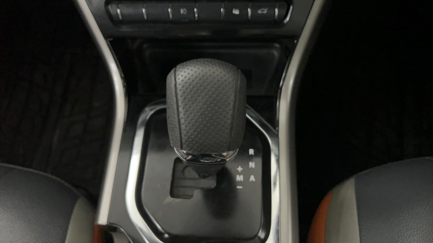 Used 2019 Tata Nexon XZA Plus Petrol Dual Tone Petrol Automatic interior GEAR  KNOB VIEW
