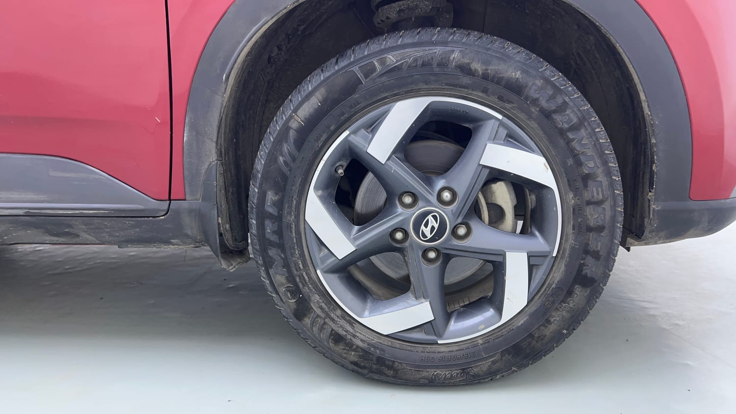 Used 2019 Hyundai Venue SX Plus 1.0 Turbo DCT Petrol Automatic tyres RIGHT FRONT TYRE RIM VIEW