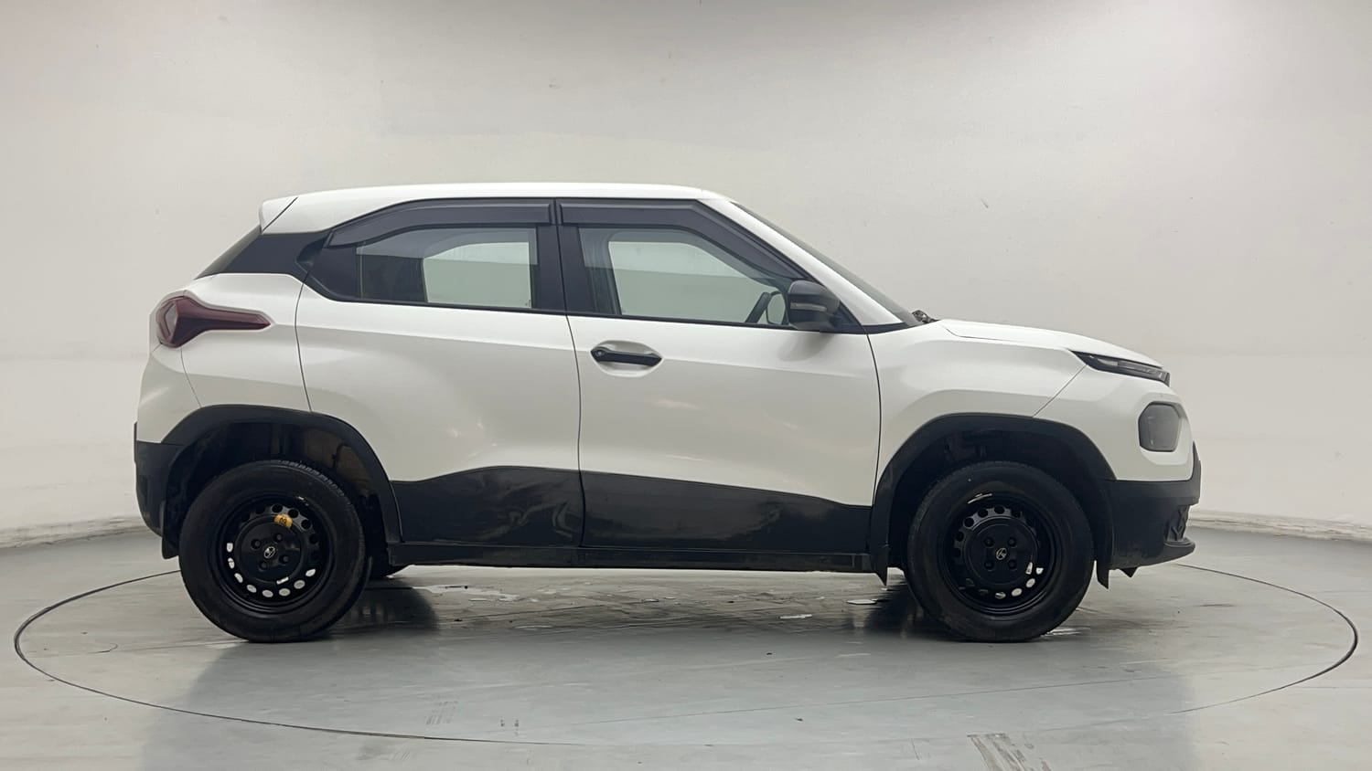 Used 2024 Tata Punch Pure MT Petrol Manual exterior RIGHT SIDE VIEW