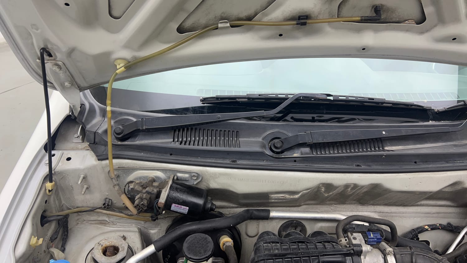 Used 2017 Maruti Suzuki Alto 800 VXi Petrol Manual engine ENGINE RIGHT SIDE HINGE & APRON VIEW