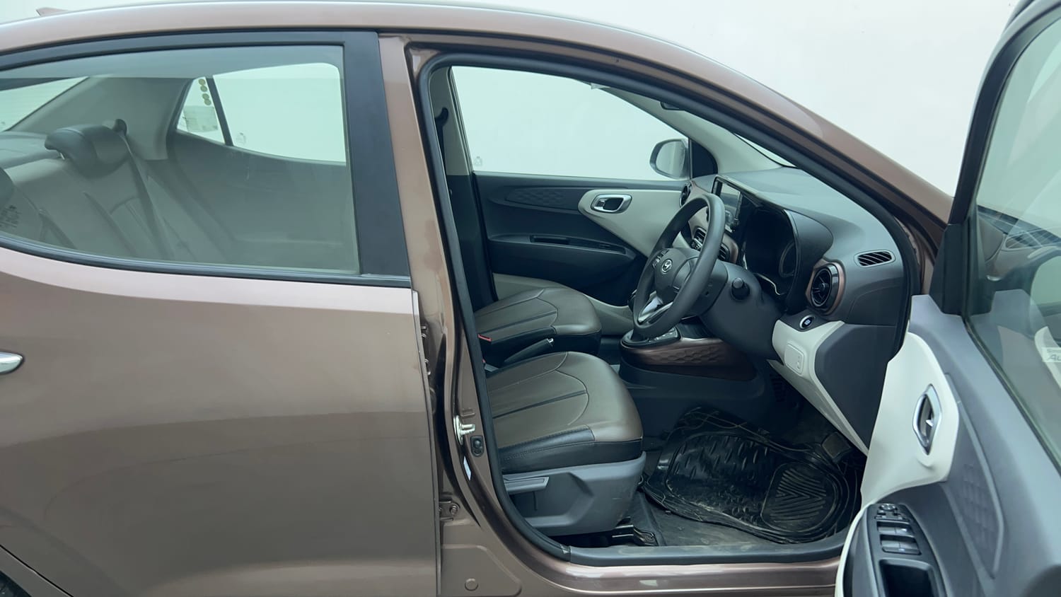 Used 2020 Hyundai Aura SX Plus 1.2 AMT Petrol Petrol Automatic interior RIGHT SIDE FRONT DOOR CABIN VIEW