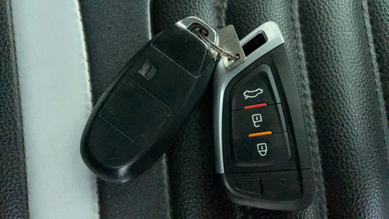 Used 2022 maruti-suzuki Vitara Brezza VXi Petrol Manual extra CAR KEY VIEW