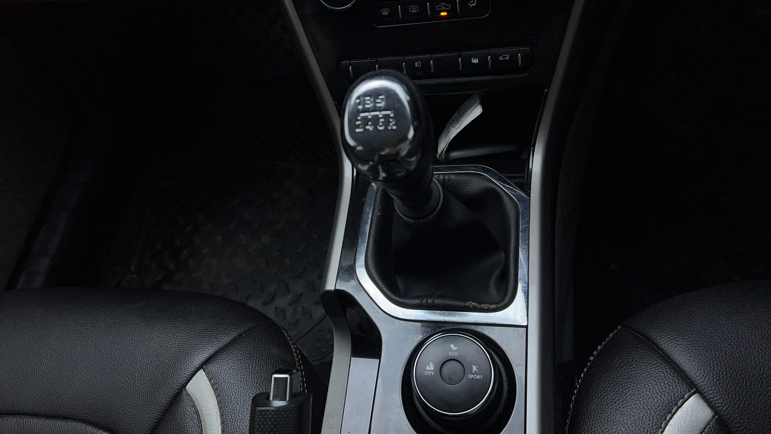 Used 2020 Tata Nexon XZ Plus Petrol Manual interior GEAR  KNOB VIEW