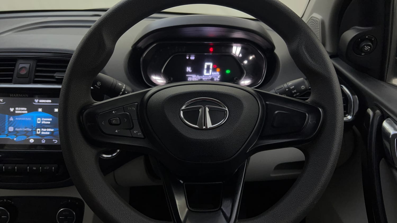 Used 2022 Tata Tigor XZA Plus Petrol Automatic top_features Airbags