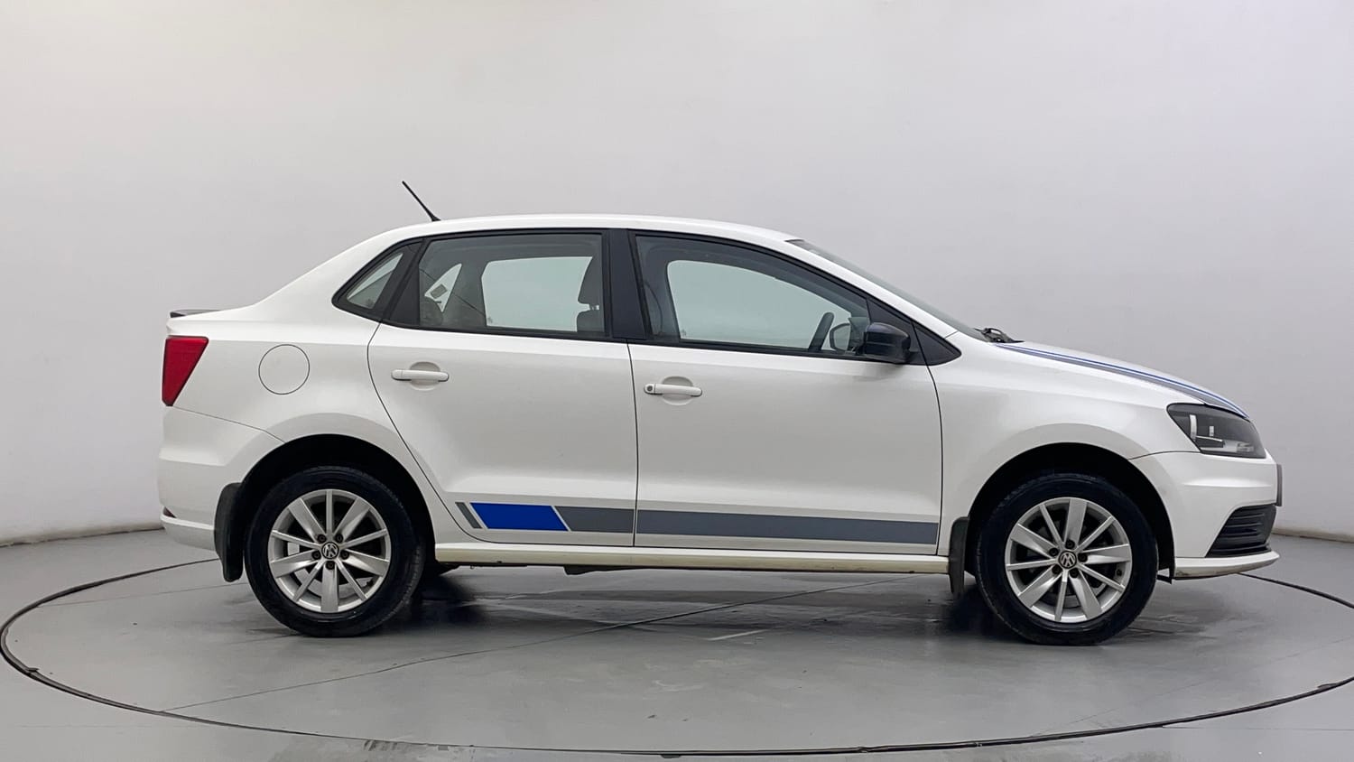 Used 2017 Volkswagen Ameo Comfortline 1.2L (P) Petrol Manual exterior RIGHT SIDE VIEW