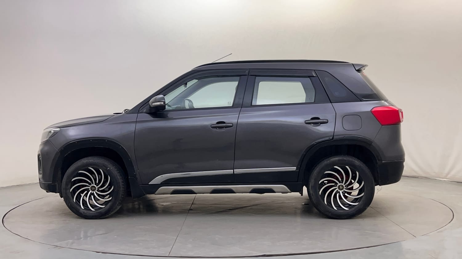 Used 2021 maruti-suzuki Vitara Brezza VXi Petrol Manual exterior LEFT SIDE VIEW