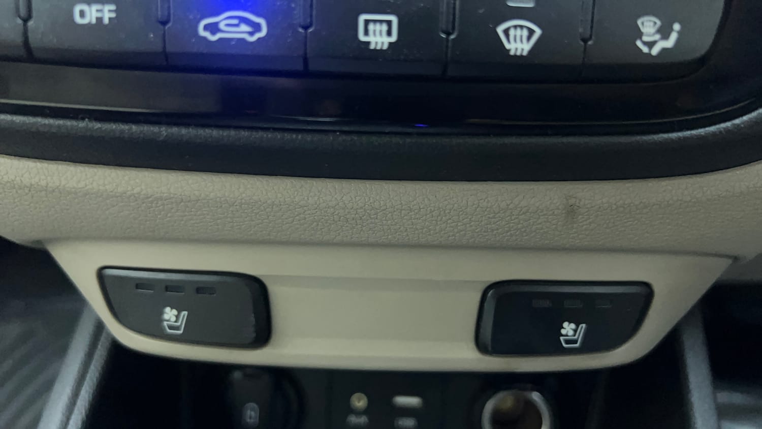 Used 2018 Hyundai Verna SX (O) 1.6 VTVT AT Petrol Automatic top_features Ventilated seats