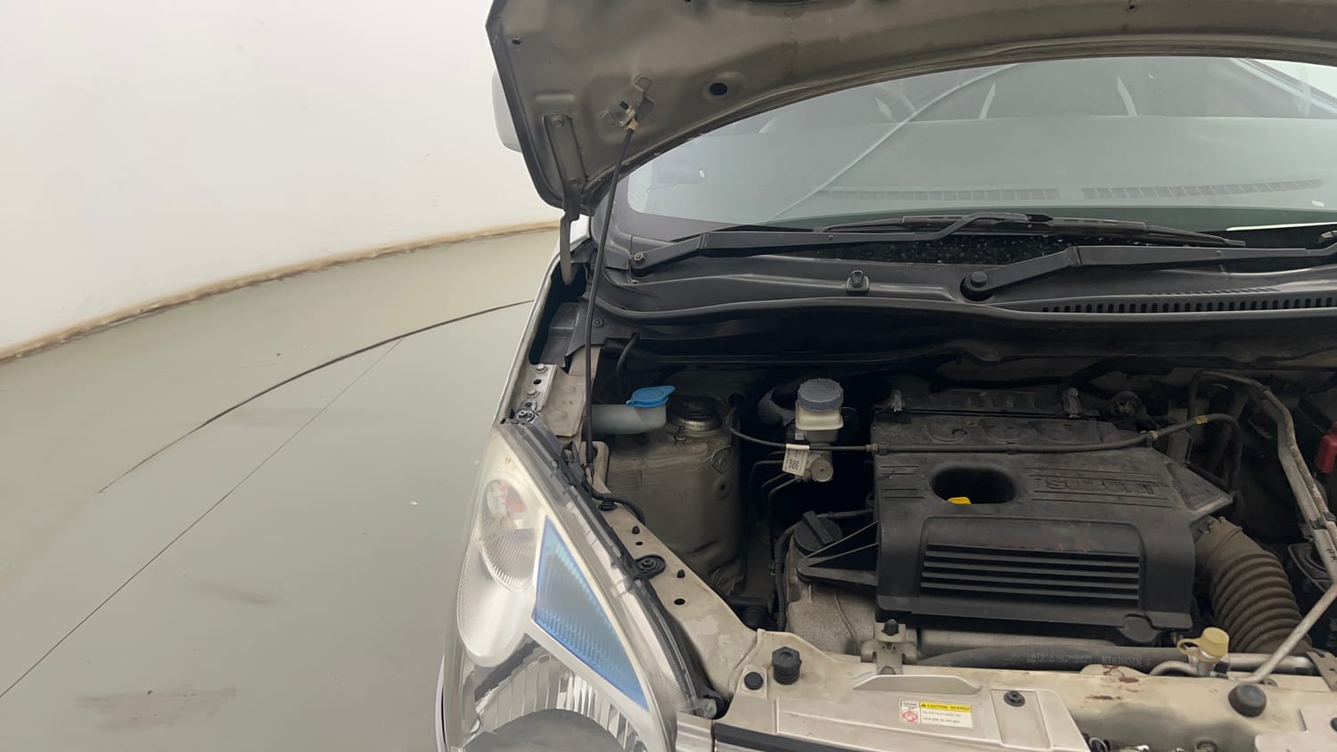 Used 2017 Maruti Suzuki Wagon R VXI Petrol Manual engine ENGINE RIGHT SIDE HINGE & APRON VIEW