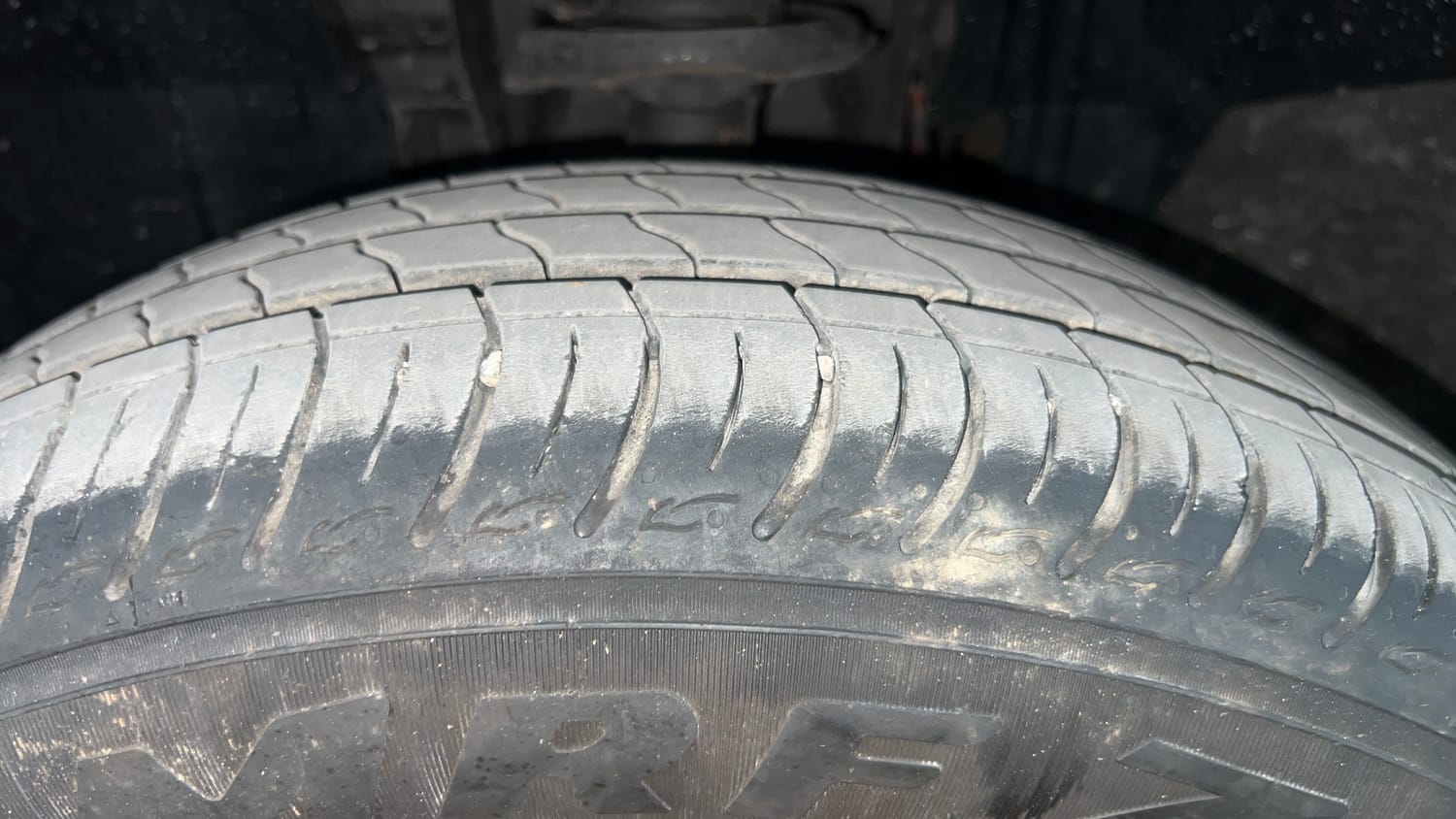 Used 2024 Renault Triber RXZ Petrol Manual tyres LEFT FRONT TYRE TREAD VIEW