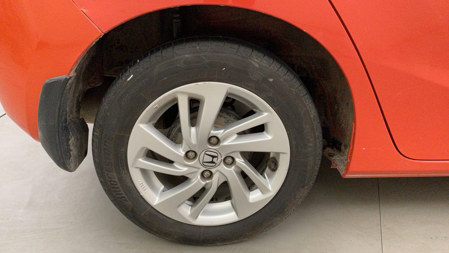 Used 2016 Honda Jazz V Petrol Petrol Manual tyres RIGHT REAR TYRE RIM VIEW
