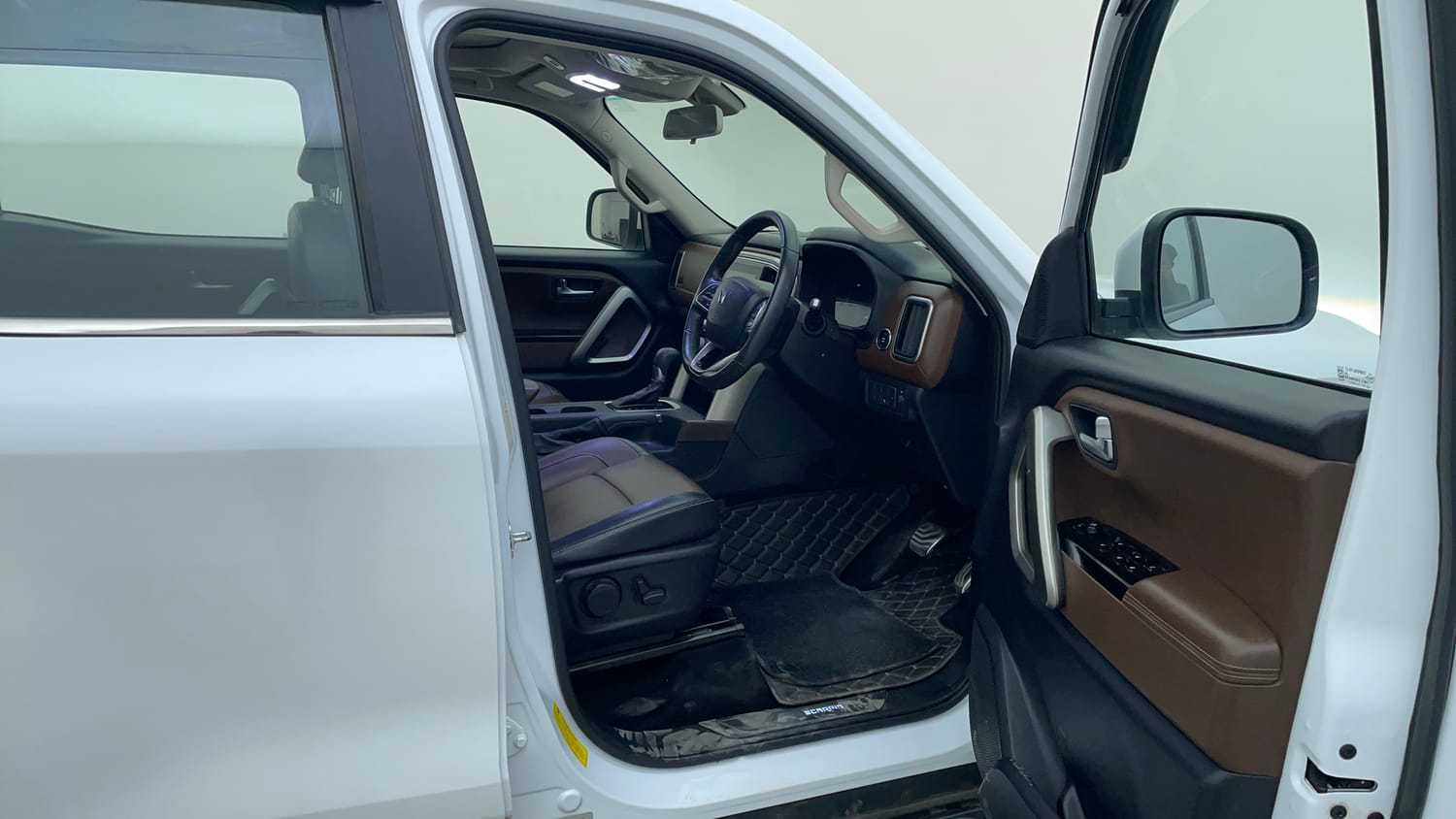 Used 2023 Mahindra Scorpio N Z8 L Petrol AT 7 STR Petrol Automatic interior RIGHT SIDE FRONT DOOR CABIN VIEW