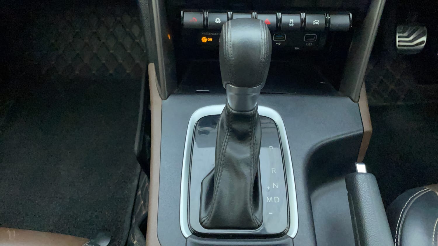 Used 2023 Mahindra Scorpio N Z8 L Petrol AT 7 STR Petrol Automatic interior GEAR  KNOB VIEW