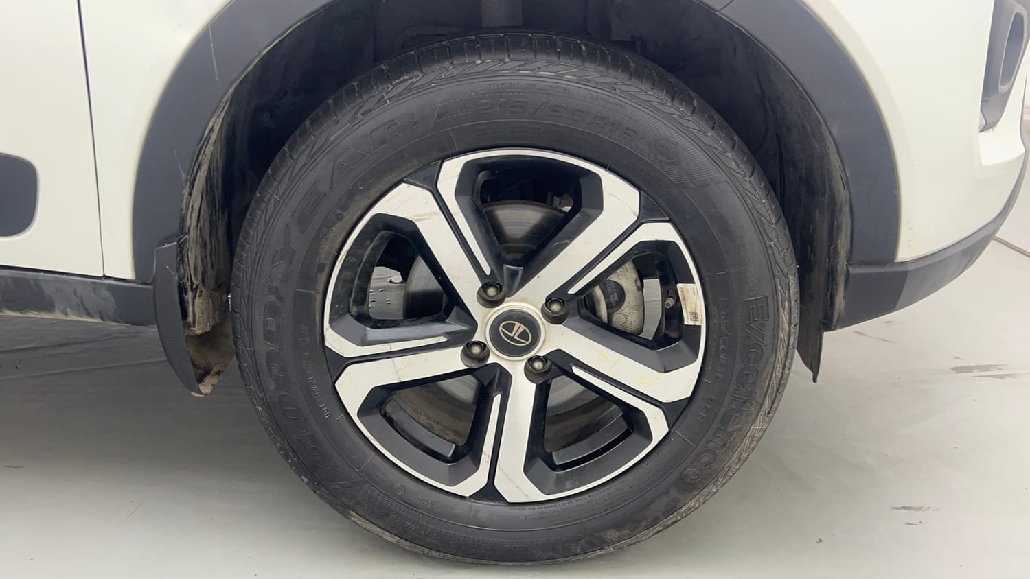 Used 2022 Tata Nexon XZA Plus (HS) Petrol Automatic tyres RIGHT FRONT TYRE RIM VIEW