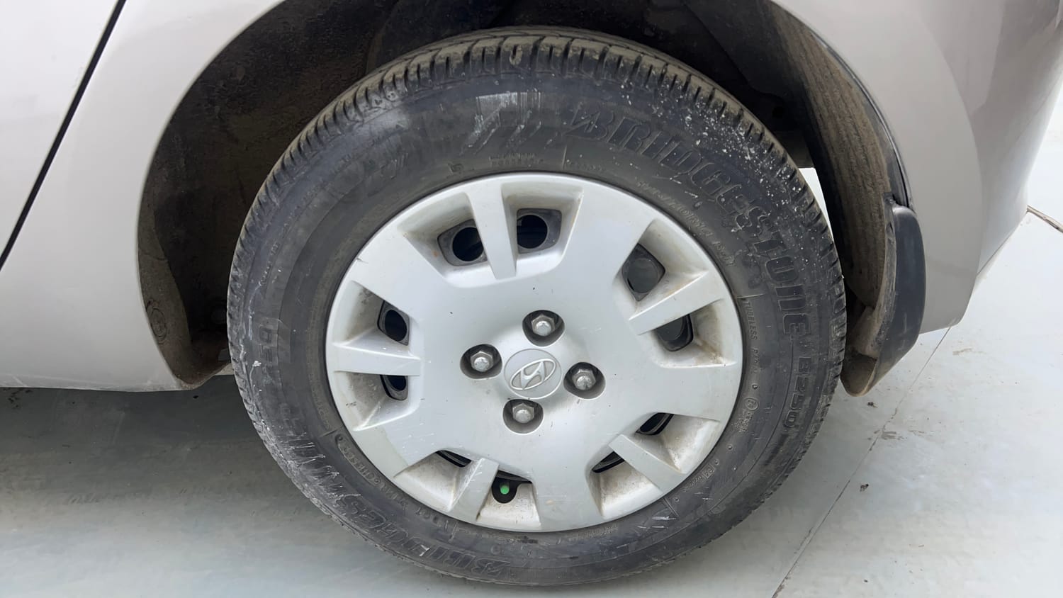 Used 2012 Hyundai i20 Magna 1.2 Petrol Manual tyres LEFT REAR TYRE RIM VIEW