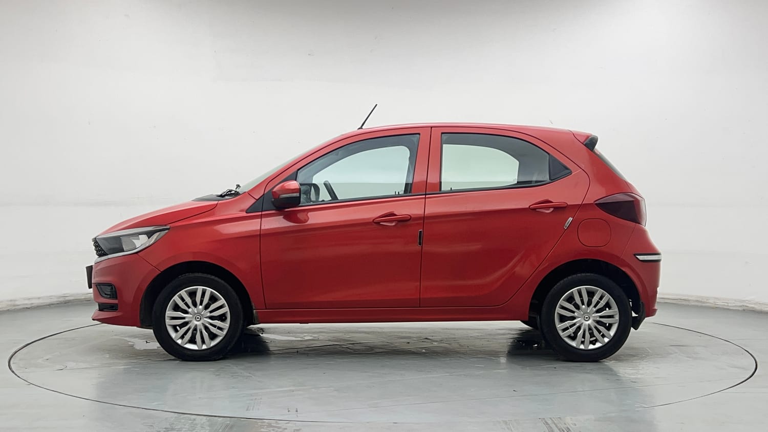 Used 2020 Tata Tiago XT Petrol Manual exterior LEFT SIDE VIEW