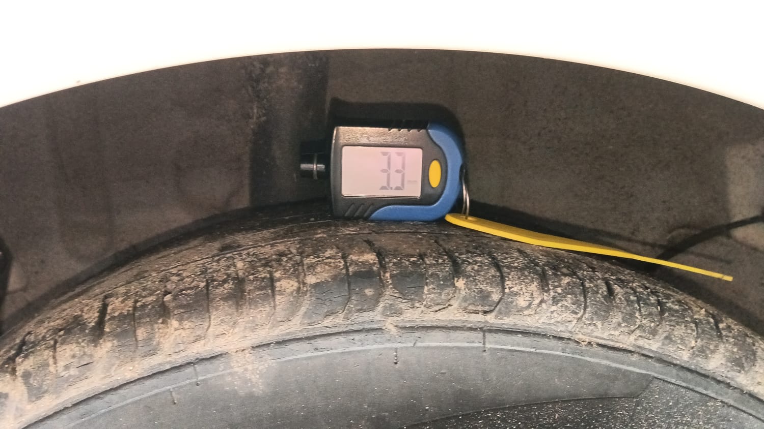 Used 2021 Hyundai i20 Asta 1.2 IVT Petrol Automatic tyres RIGHT REAR TYRE TREAD VIEW