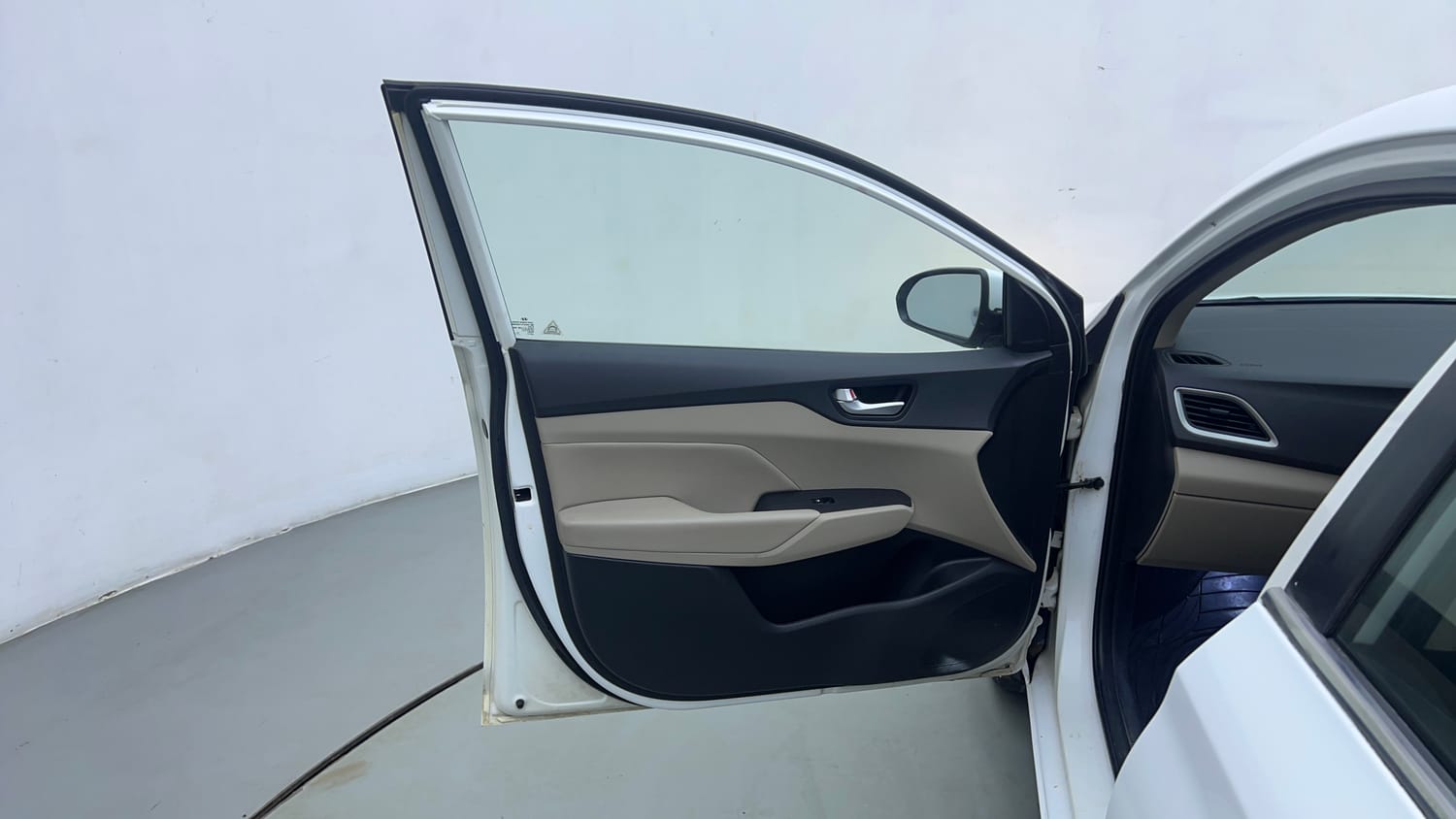 Used 2018 Hyundai Verna SX (O) 1.6 VTVT AT Petrol Automatic interior LEFT FRONT DOOR OPEN VIEW