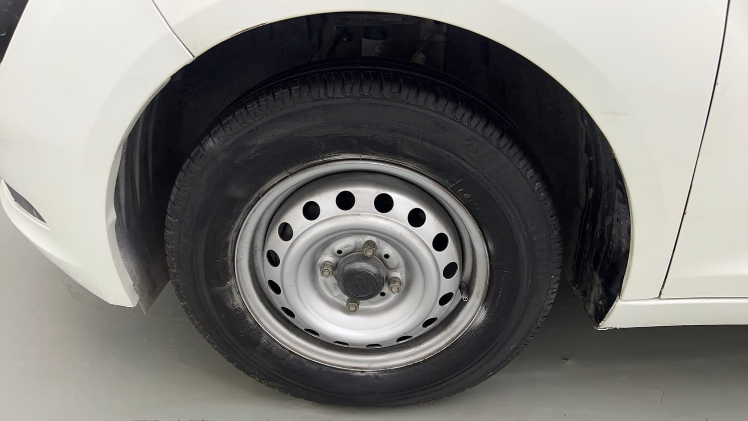 Used 2022 Tata Altroz XE Petrol Petrol Manual tyres LEFT FRONT TYRE RIM VIEW