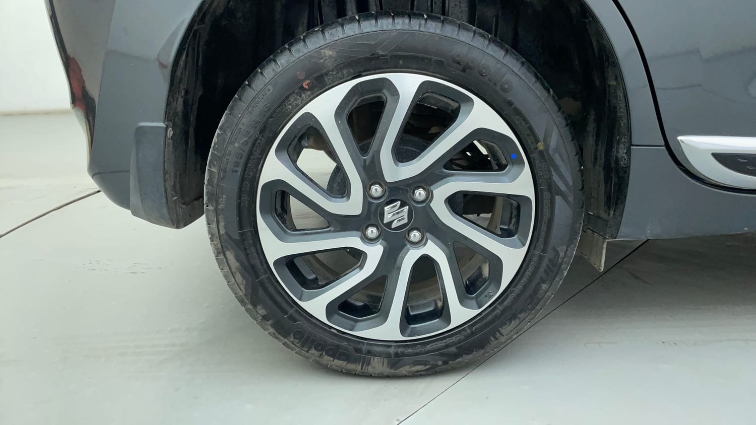 Used 2024 Maruti Suzuki Baleno Alpha MT Petrol Manual tyres RIGHT REAR TYRE RIM VIEW