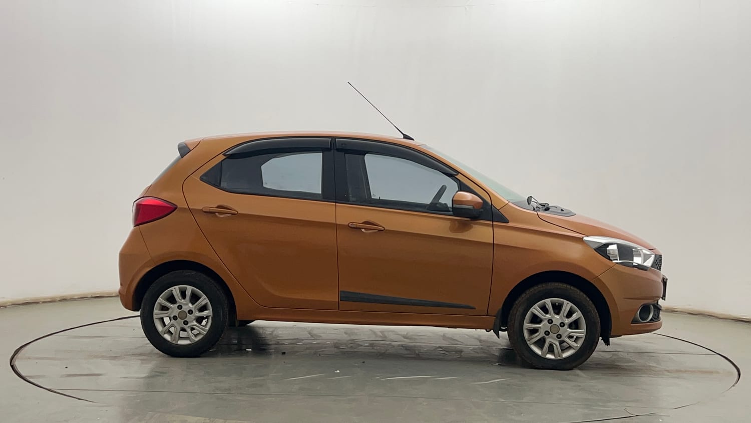 Used 2017 Tata Tiago Revotron XZA Petrol Automatic exterior RIGHT SIDE VIEW