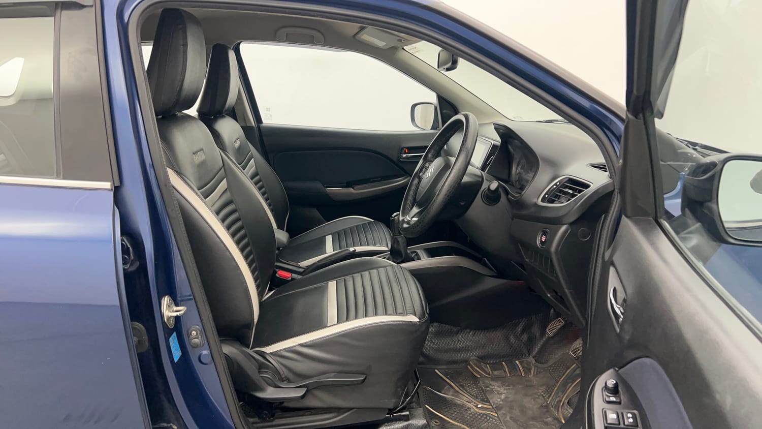 Used 2020 Maruti Suzuki Baleno Zeta Petrol Manual interior RIGHT SIDE FRONT DOOR CABIN VIEW