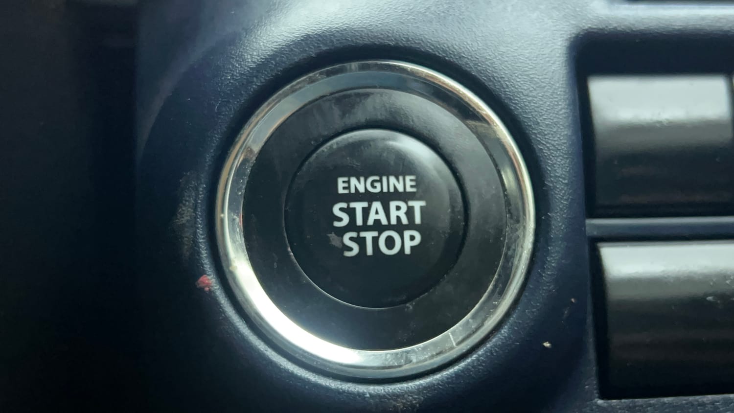 Used 2022 Maruti Suzuki Baleno Zeta MT Petrol Manual top_features Keyless start