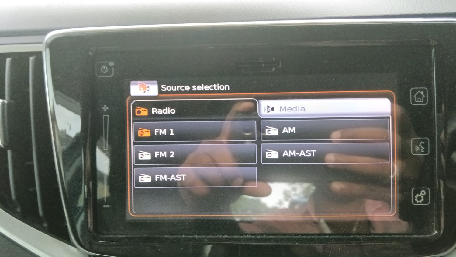 Used 2018 Maruti Suzuki Baleno Alpha 1.2 Petrol Manual top_features Integrated (in-dash) music system