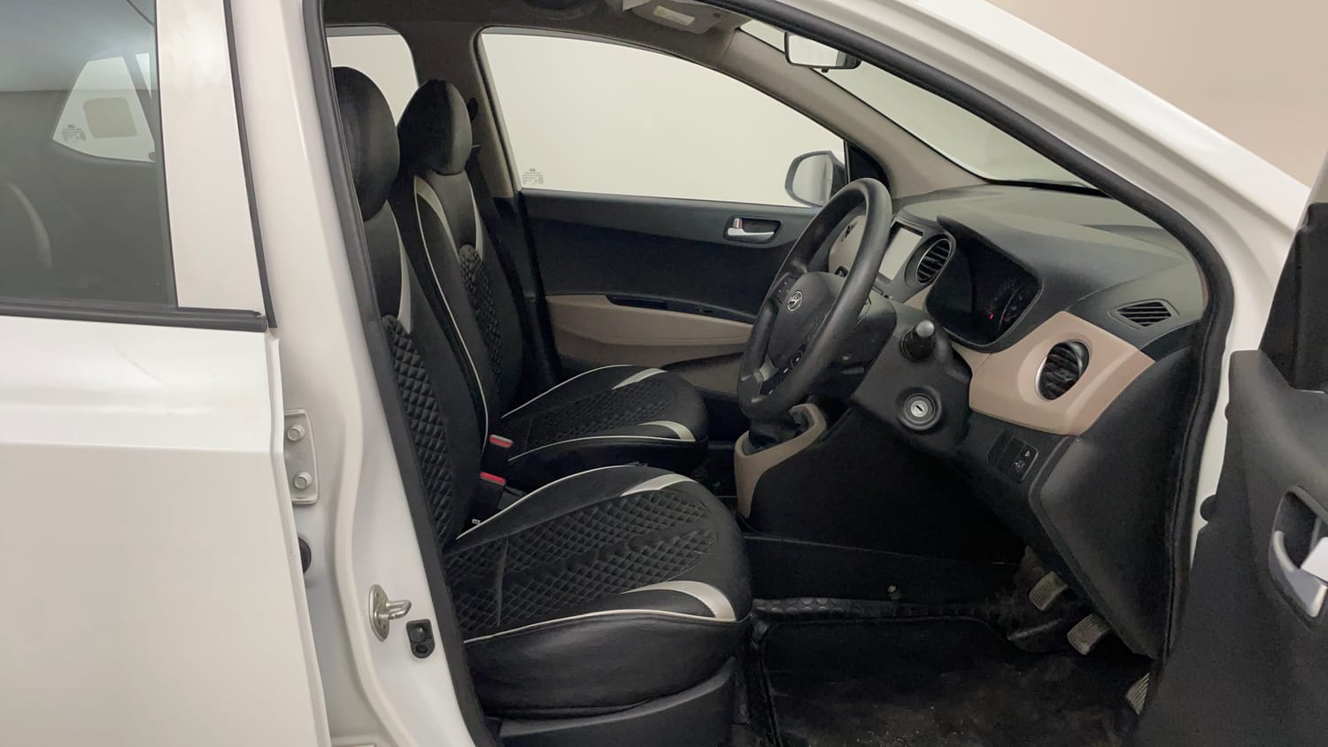 Used 2020 Hyundai Grand i10 Sportz 1.2 Kappa VTVT Petrol Manual interior RIGHT SIDE FRONT DOOR CABIN VIEW
