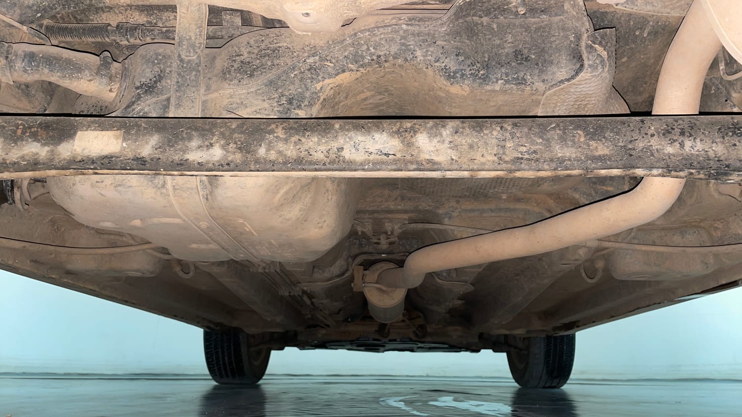 Used 2021 Mahindra XUV 300 W8 (O) 1.5 Diesel Diesel Manual extra REAR UNDERBODY VIEW (TAKEN FROM REAR)
