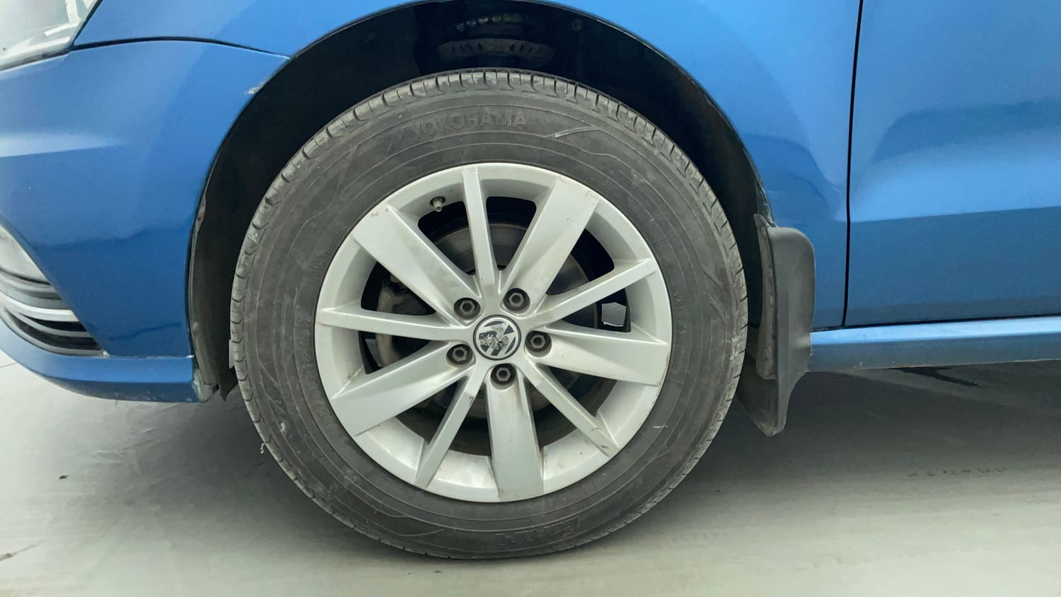 Used 2017 Volkswagen Ameo Highline1.2L (P) Petrol Manual tyres LEFT FRONT TYRE RIM VIEW