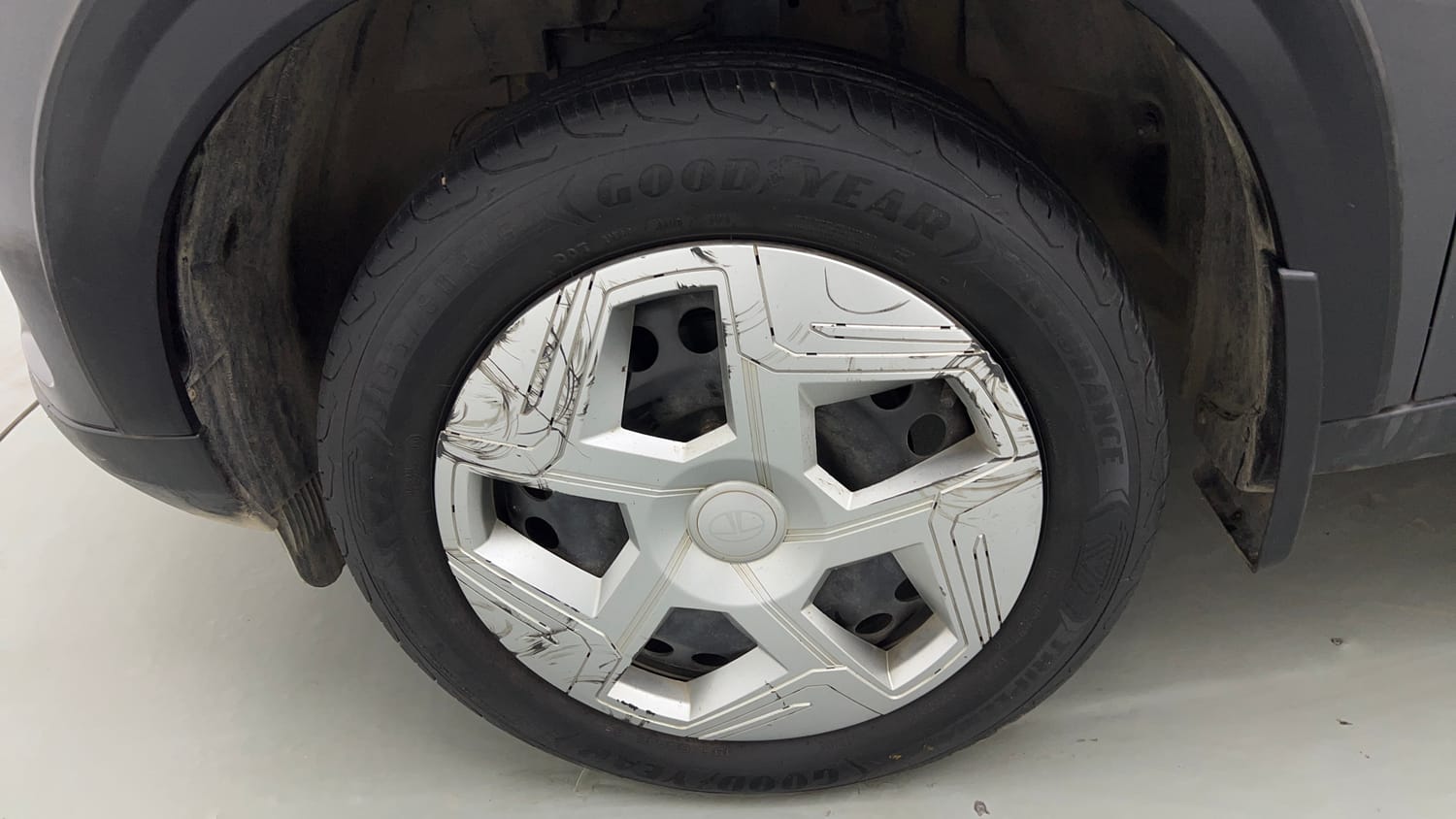 Used 2024 Tata Nexon Pure 1.2 Revotron Petrol 6MT Petrol Manual tyres LEFT FRONT TYRE RIM VIEW