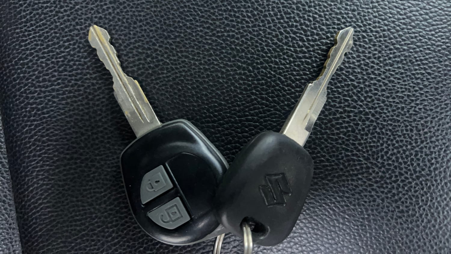 Used 2017 Maruti Suzuki Swift VXi Petrol Manual extra CAR KEY VIEW