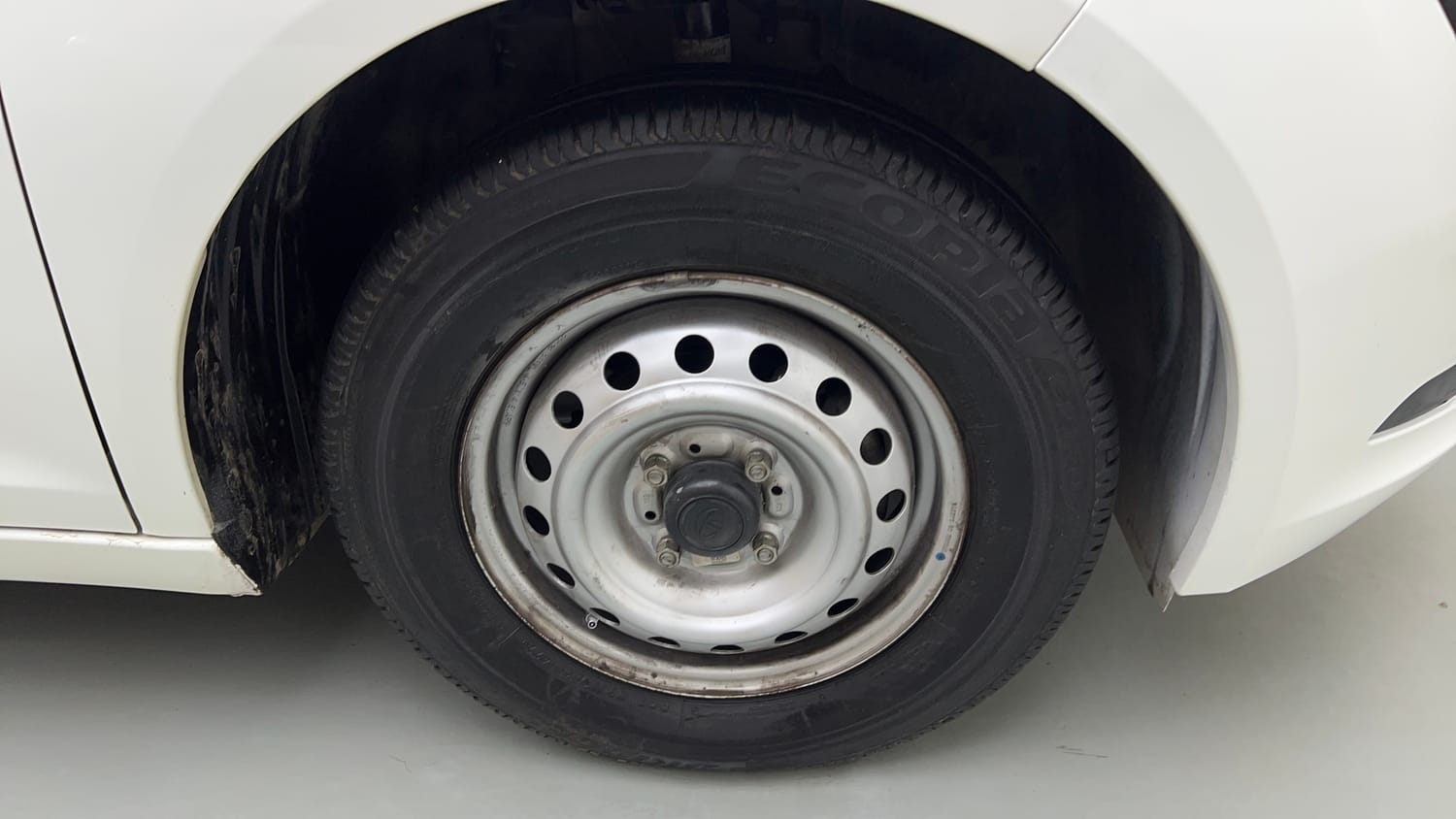 Used 2022 Tata Altroz XE Petrol Petrol Manual tyres RIGHT FRONT TYRE RIM VIEW
