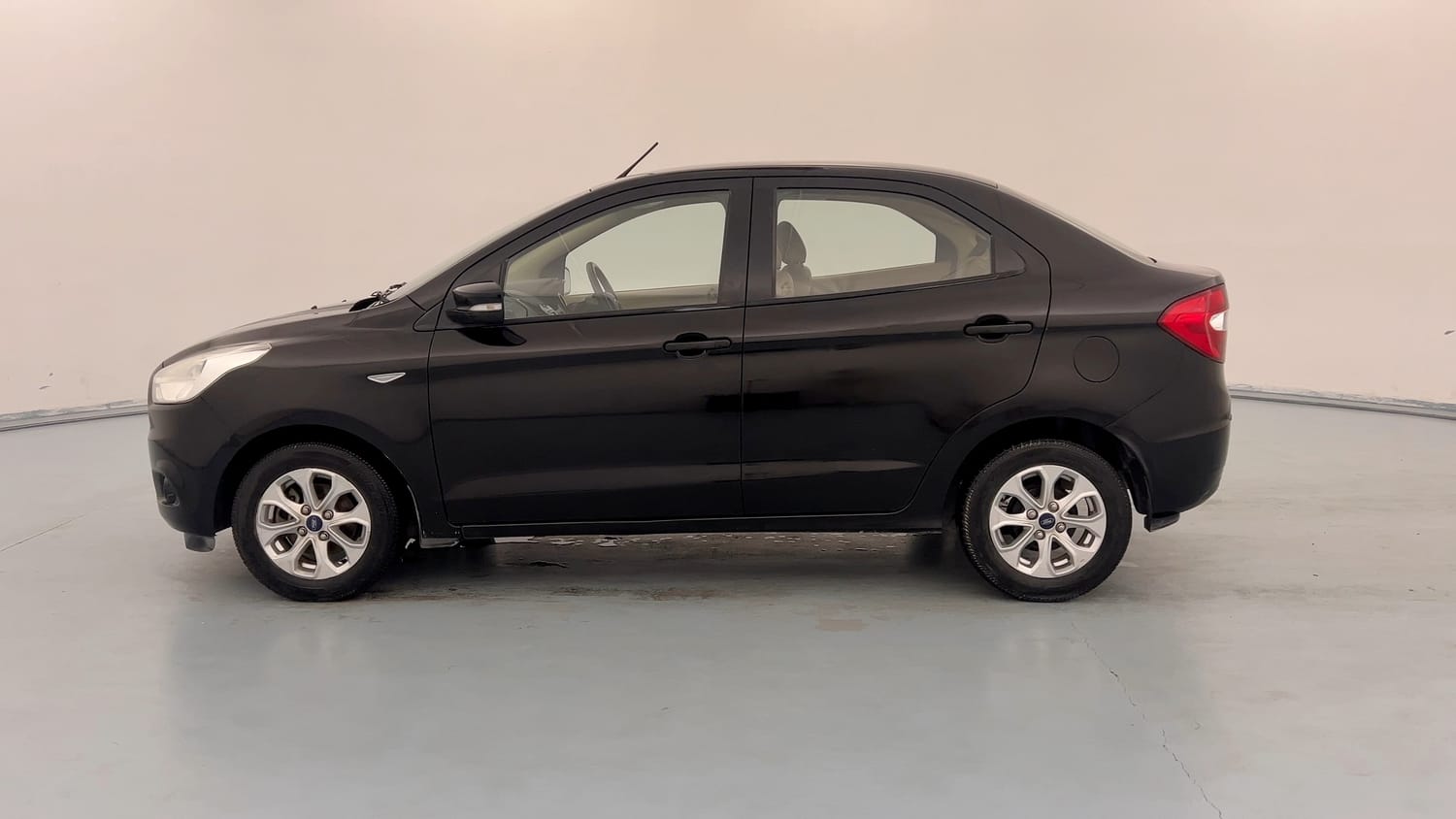 Used 2016 Ford Figo Aspire Titanium 1.2 Ti-VCT Petrol Manual exterior LEFT SIDE VIEW