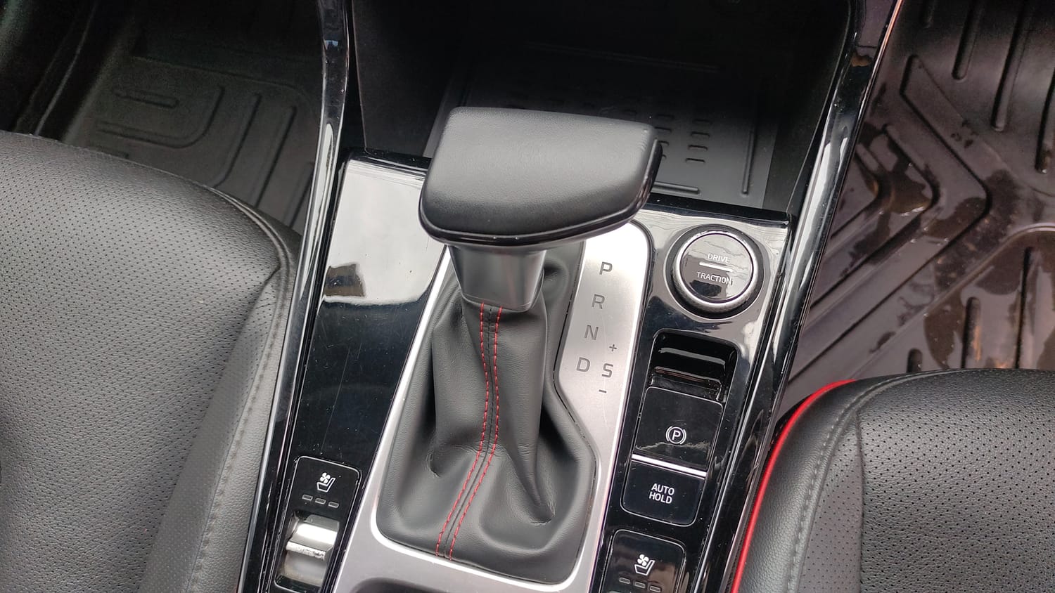 Used 2022 Hyundai Creta SX (O) 1.4 Turbo 7 DCT Dual Tone Petrol Automatic interior GEAR  KNOB VIEW