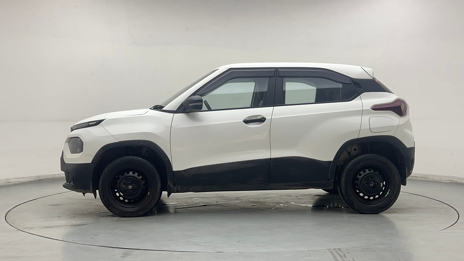 Used 2024 Tata Punch Pure MT Petrol Manual exterior LEFT SIDE VIEW