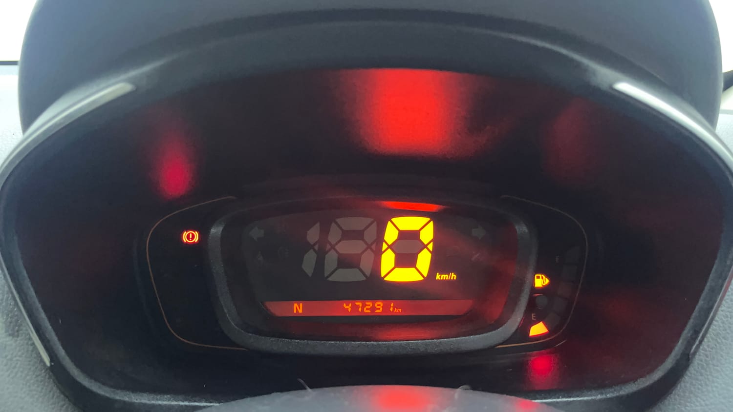Used 2017 Renault Kwid 1.0 RXT AMT Petrol Automatic interior CLUSTERMETER VIEW