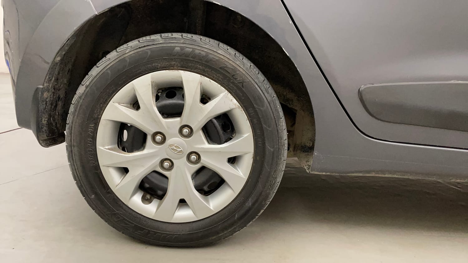 Used 2016 Hyundai Grand i10 Sportz 1.2 Kappa VTVT Petrol Manual tyres RIGHT REAR TYRE RIM VIEW