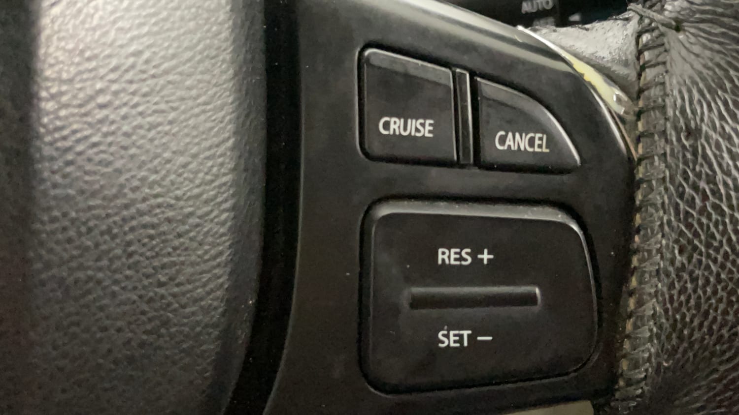 Used 2019 Maruti Suzuki Ciaz Alpha Hybrid 1.5 Petrol Manual top_features Cruise control