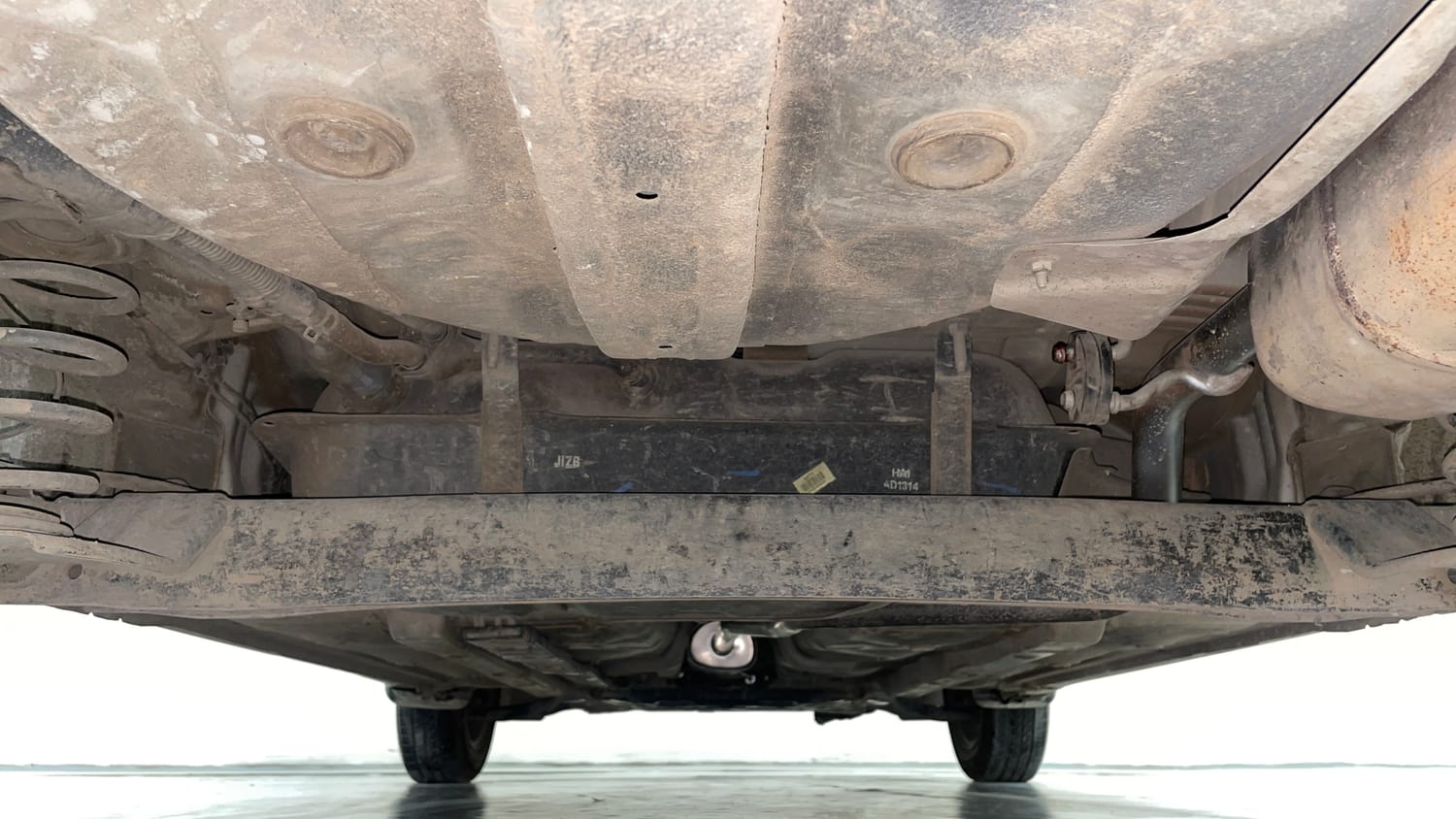 Used 2014 Hyundai Xcent S 1.2 (O) Petrol Manual extra REAR UNDERBODY VIEW (TAKEN FROM REAR)