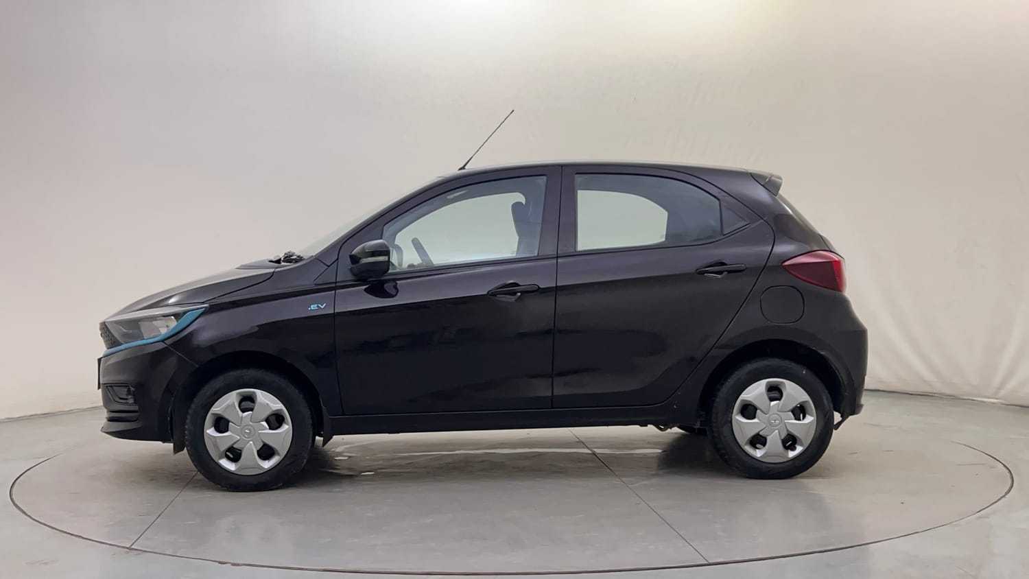 Used 2024 Tata Tiago EV XT Medium Range Electric Automatic exterior LEFT SIDE VIEW