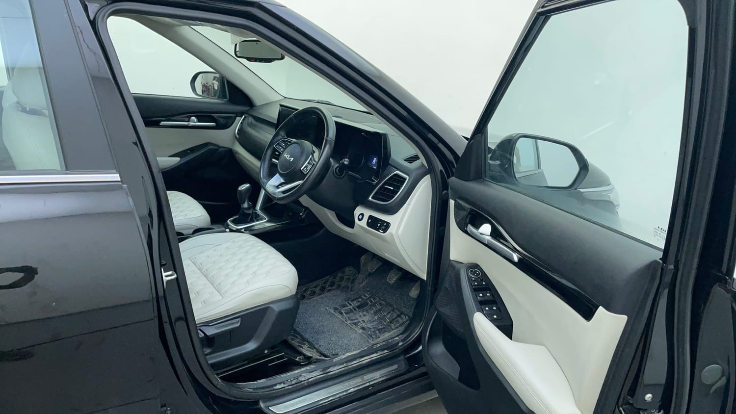 Used 2022 Kia Seltos HTX 1.5 Petrol Manual interior RIGHT SIDE FRONT DOOR CABIN VIEW