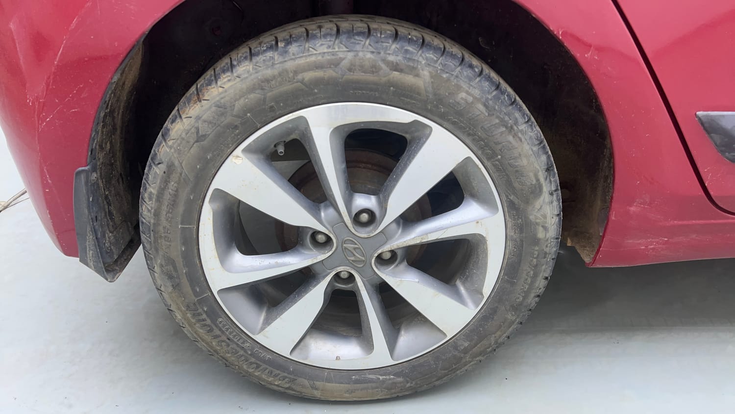 Used 2015 Hyundai Elite i20 Asta 1.2 Petrol Manual tyres RIGHT REAR TYRE RIM VIEW