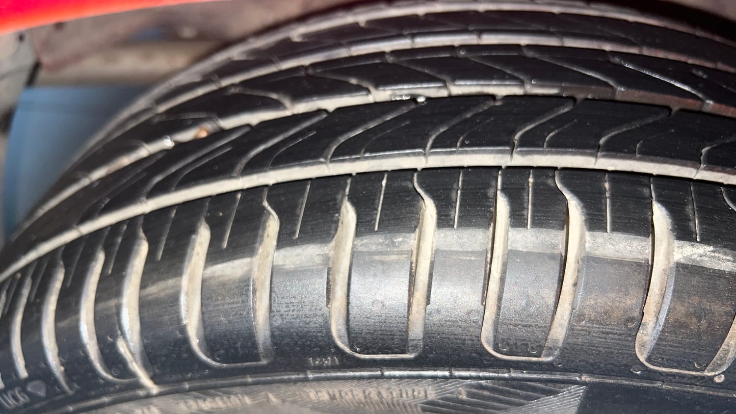 Used 2018 Honda Amaze 1.2 V CVT Petrol Petrol Automatic tyres RIGHT REAR TYRE TREAD VIEW
