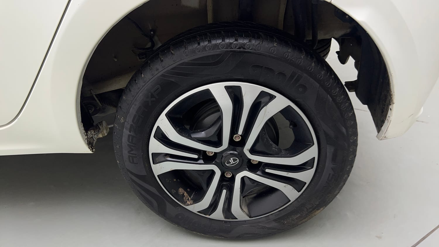 Used 2024 Tata Tiago XTA iCNG Cng Automatic tyres LEFT REAR TYRE RIM VIEW