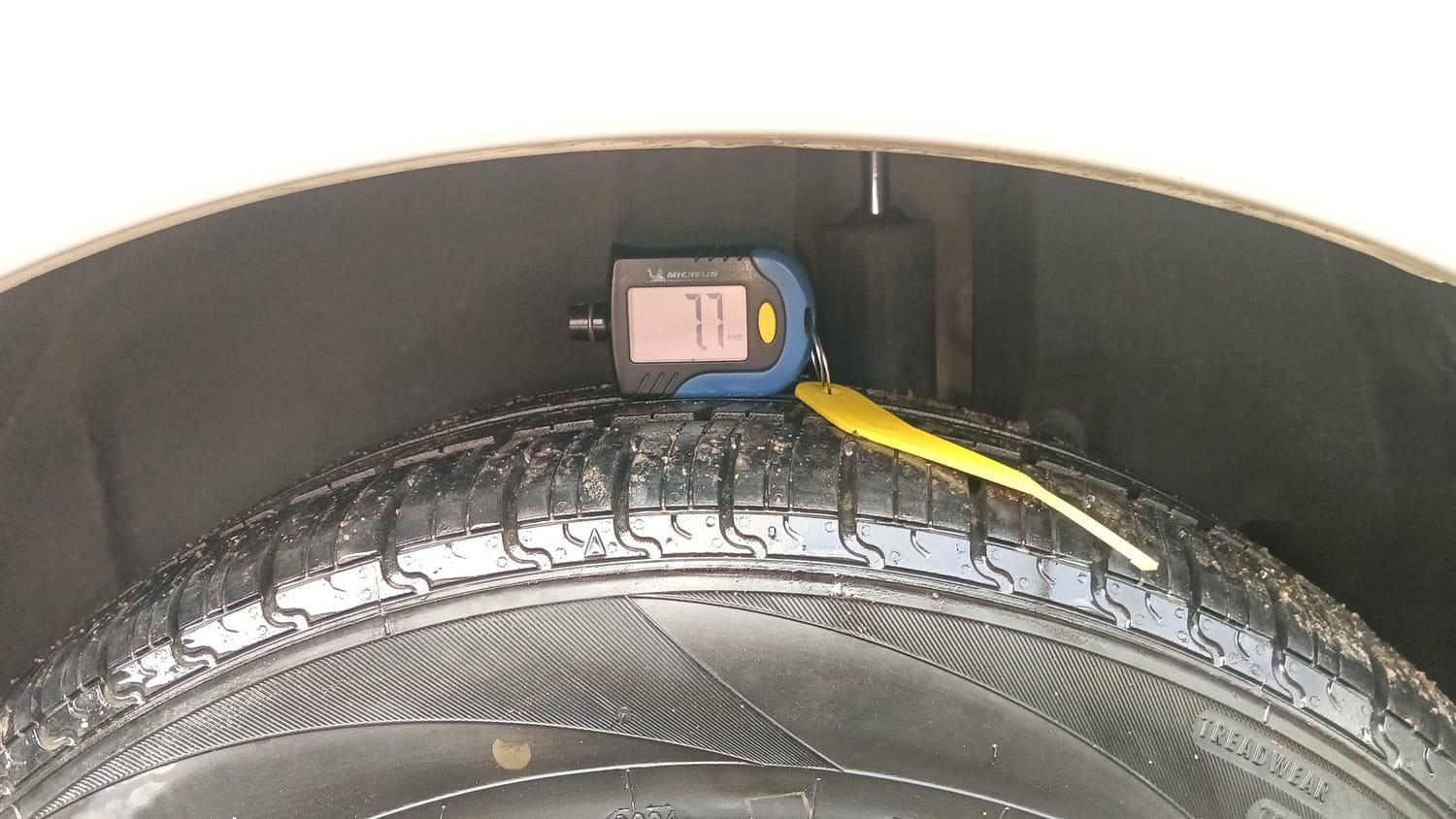 Used 2015 Maruti Suzuki Ertiga Vxi Petrol Manual tyres LEFT REAR TYRE TREAD VIEW