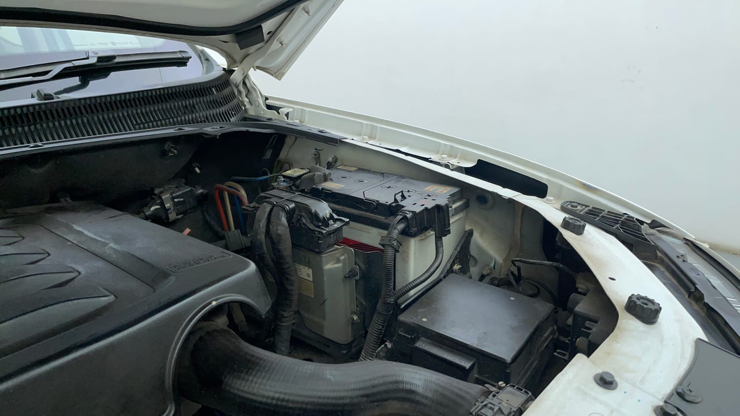 Used 2023 Mahindra Scorpio N Z8 L Petrol AT 7 STR Petrol Automatic engine ENGINE LEFT SIDE HINGE & APRON VIEW