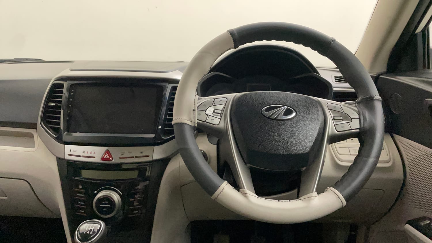 Used 2021 Mahindra XUV 300 W8 (O) 1.5 Diesel Diesel Manual interior STEERING VIEW