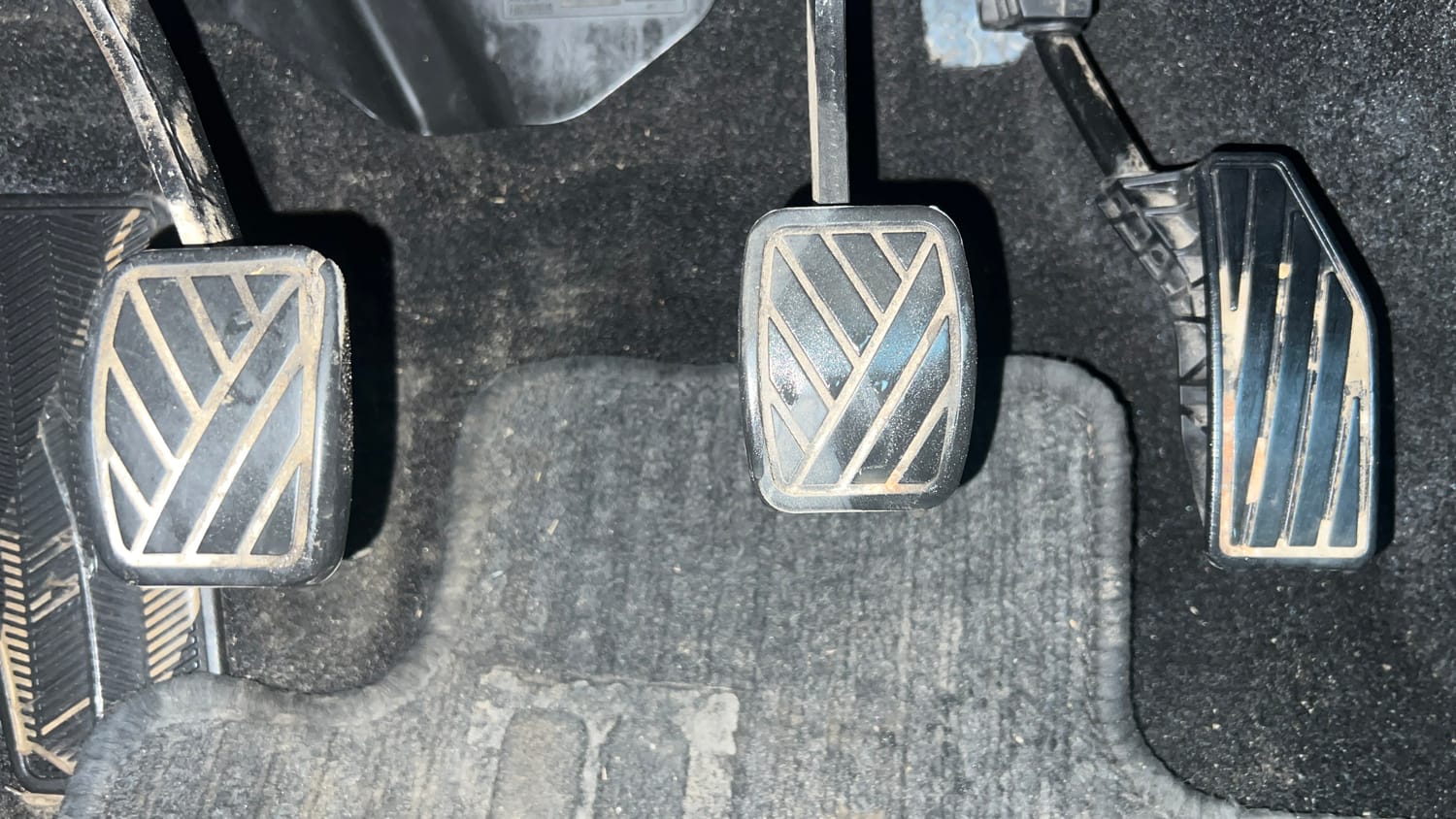 Used 2022 Maruti Suzuki Baleno Zeta MT Petrol Manual interior PEDALS VIEW